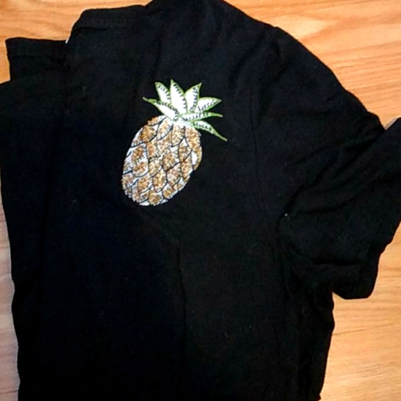 Pineapple tee! Super cute - Picture 1 of 2